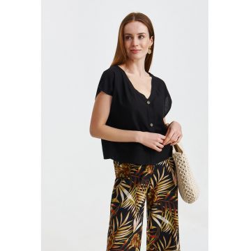 Tricou cu decolteu in V si nasturi decorativi pe partea din fata