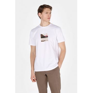Tricou cu decolteu la baza gatului si imprimeu discret