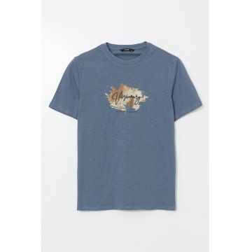 Tricou cu decolteu la baza gatului si imprimeu grafic