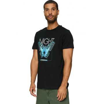 Tricou cu decolteu la baza gatului si imprimeu grafic si text