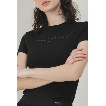 Tricou cu decolteu la baza gatului si imprimeu logo