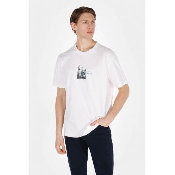 Tricou cu decolteu la baza gatului si imprimeu text si grafic