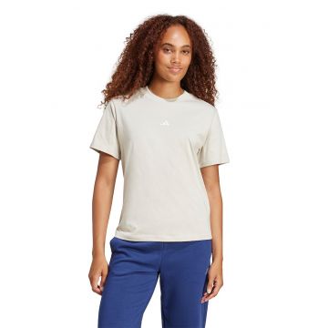 Tricou cu decolteu la baza gatului si logo discret