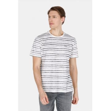 Tricou cu decolteu la baza gatului si model in dungi