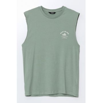Tricou cu decolteu rotund si model grafic discret
