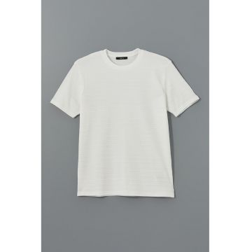 Tricou cu dungi si decolteu la baza gatului