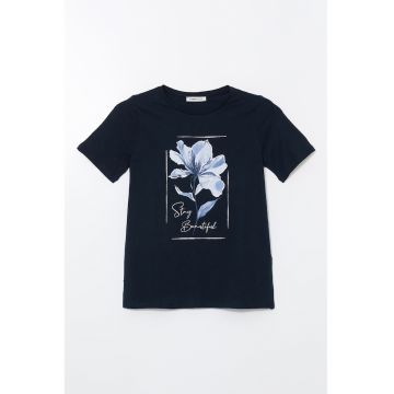 Tricou cu imprimeu si decolteu la baza gatului