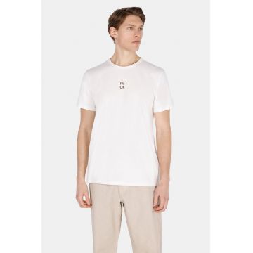 Tricou cu imprimeu text si decolteu la baza gatului