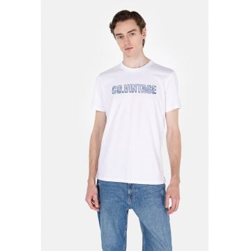 Tricou cu imprimeu text si decolteu la baza gatului