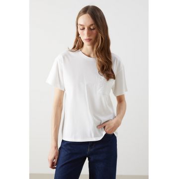 Tricou cu model uni si buzunar pe piept
