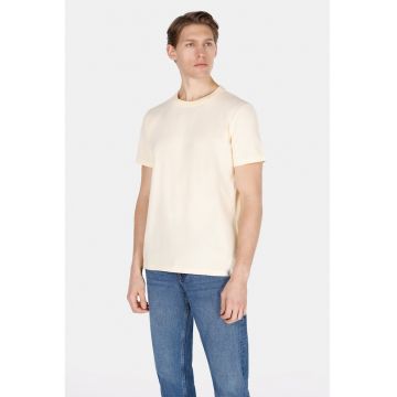 Tricou din bumbac cu model uni si decolteu la baza gatului