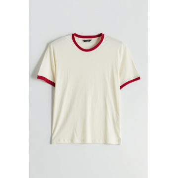 Tricou lejer cu garnituri contrastante