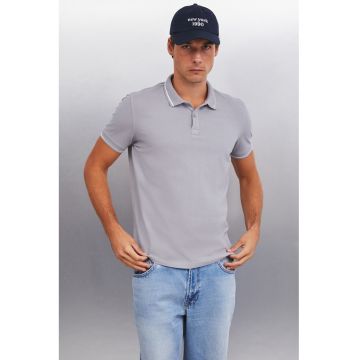 Tricou polo cu accente cu model in dungi