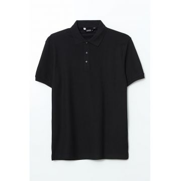 Tricou polo cu fenta cu capse