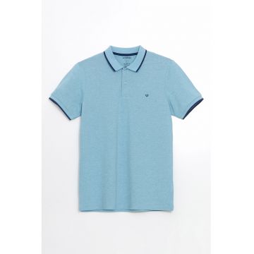 Tricou polo cu fenta cu nasturi