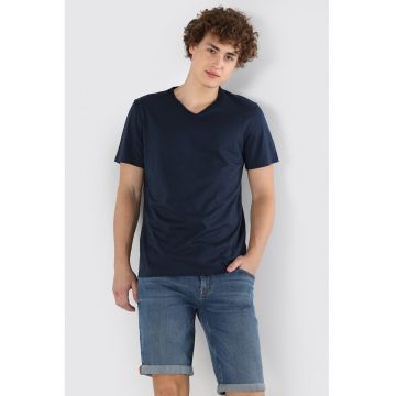 Tricou regular fit cu decolteu in V