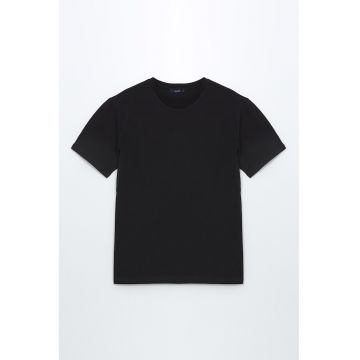 Tricou regular fit cu decolteu la baza gatului