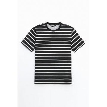 Tricou regular fit cu dungi