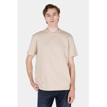 Tricou texturat cu decolteu la baza gatului