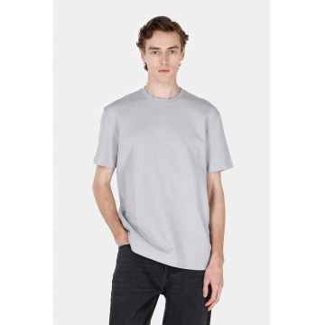 Tricou texturat cu decolteu la baza gatului