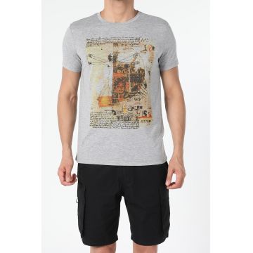 Tricou cu decolteu la baza gatului si imprimeu