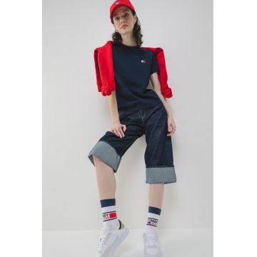 Tricou cu decolteu la baza gatului si logo