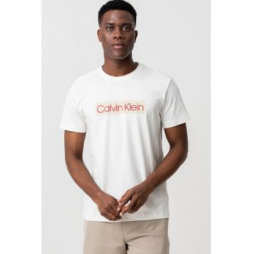 Tricou cu decolteu la baza gatului si logo