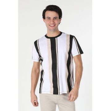 Tricou cu decolteu la baza gatului si model in dungi