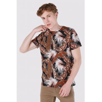 Tricou cu decolteu la baza gatului si model tropical
