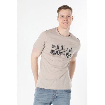 Tricou regular fit cu imprimeu pe piept