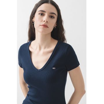Tricou slim fit cu decolteu in V