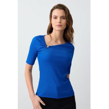 Camasa slim-fit cu decolteu asimetric