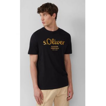 Tricou barbati cu imprimeu cu logo si decolteu la baza gatului - Regular fit