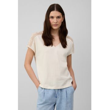 Tricou cu broderie cu decolteu in V