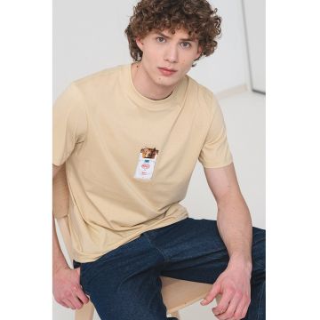 Tricou cu decolteu la baza gatului cu imprimeu grafic
