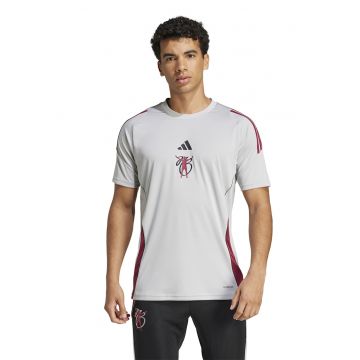 Tricou cu decolteu la baza gatului pentru fotbal