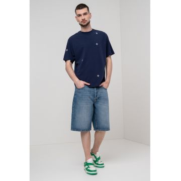 Tricou cu decolteu la baza gatului si imprimeu