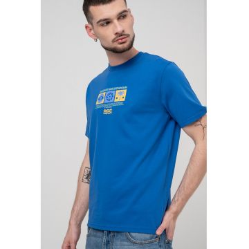 Tricou cu decolteu la baza gatului si imprimeu