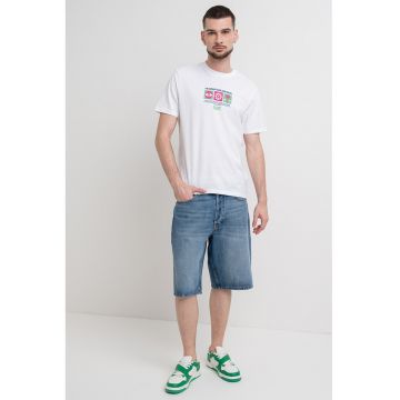 Tricou cu decolteu la baza gatului si imprimeu