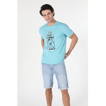 Tricou cu decolteu la baza gatului si imprimeu grafic