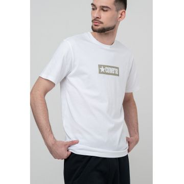 Tricou cu decolteu la baza gatului si imprimeu logo Retro