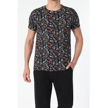 Tricou cu decolteu la baza gatului si imprimeu