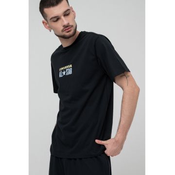 Tricou cu decolteu la baza gatului si logo