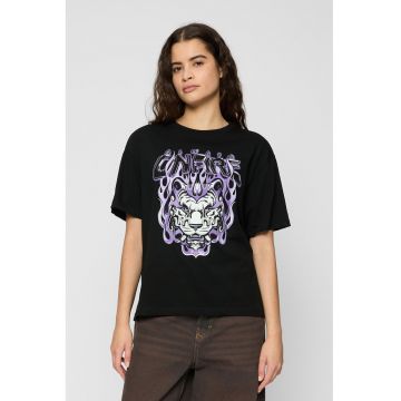 Tricou cu imprimeu grafic si decolteu la baza gatului