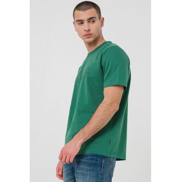 Tricou cu imprimeu logo si decolteu la baza gatului