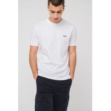 Tricou cu logo discret si decolteu la baza gatului