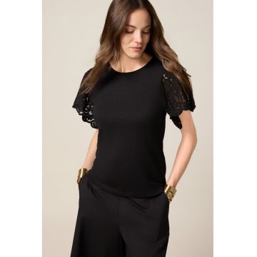 Tricou cu maneci de dantela