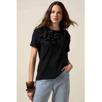 Tricou de bumbac cu aplicatii florale
