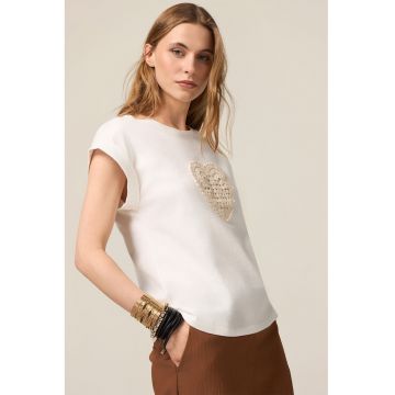 Tricou de bumbac cu detaliu brodat in forma de inima