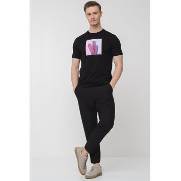 Tricou de bumbac cu model grafic